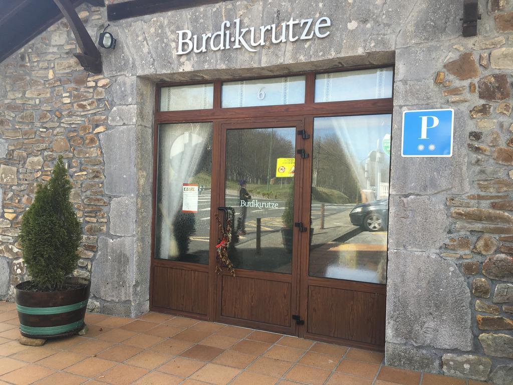 Burdi -Kurutze Pension Urquiola Buitenkant foto